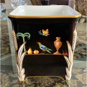 Tiffany & Co. PRIVATE STOCK HAND PAINTED PORCELAIN CACHEPOT